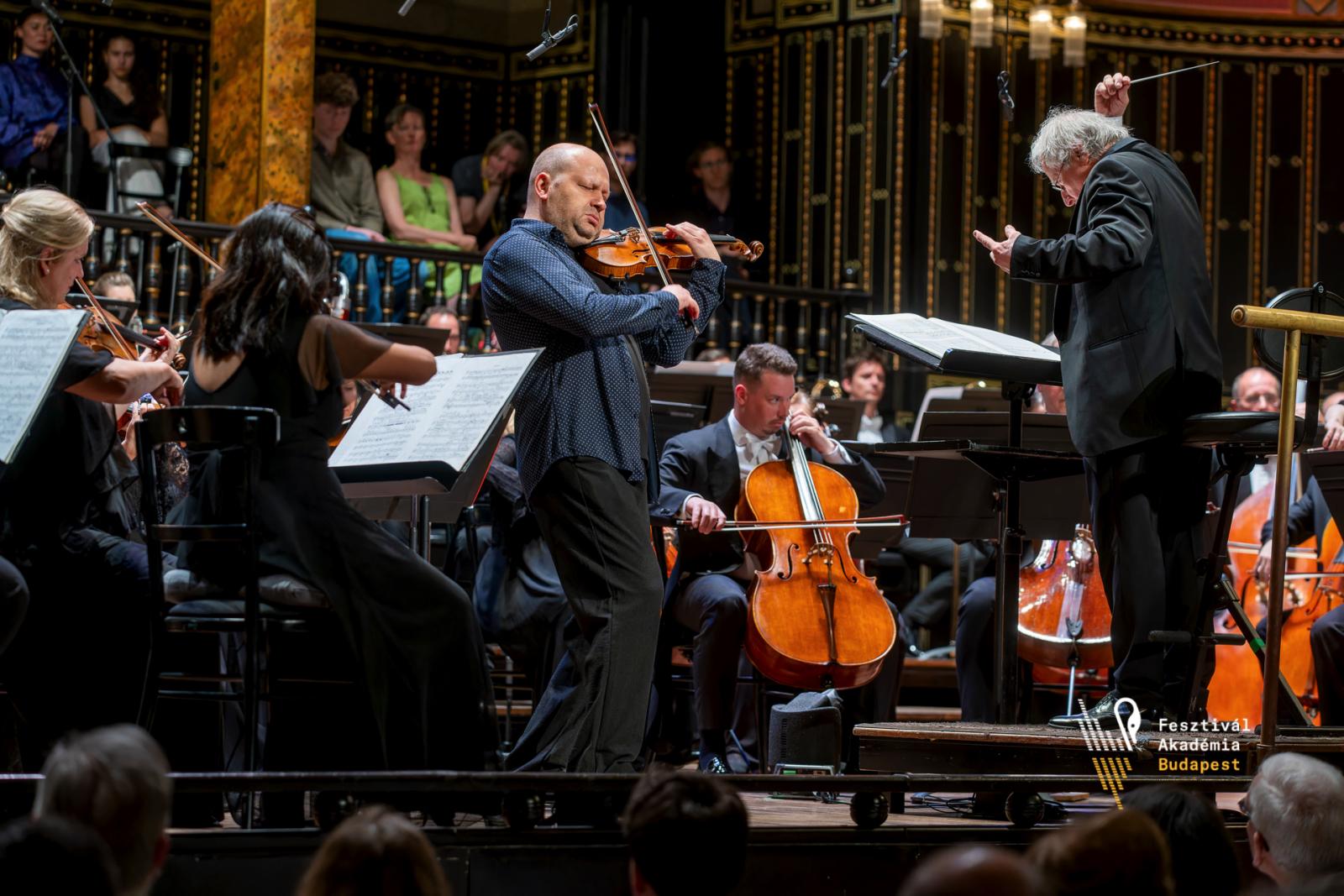 Boris Brovtsyn hegedűművész Dohnányi: 1. hegedűversenyét adta elő a Concerto Budapesttel. Vezényel Keller András