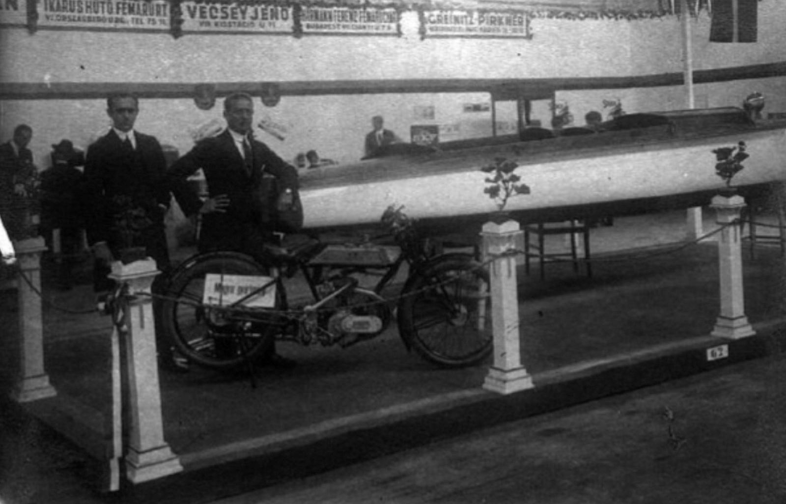 A harmadik
testvér, Frohner
Román és üzlettársa,
Pásztélyi
András – automobilművek
tulajdonosai