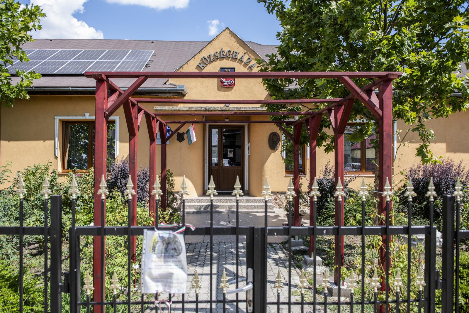 A polgármester állítólag szabadságon volt, de másnap telefonon sem értük el