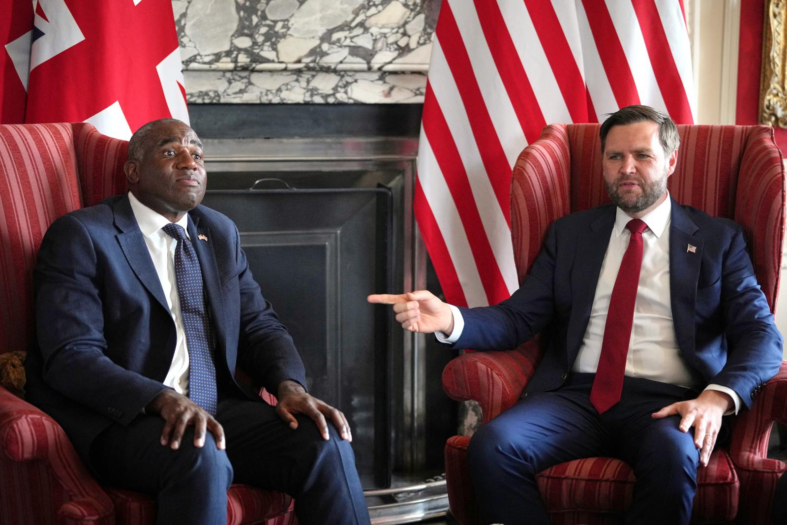 David Lammy brit külügyminiszter J. D. Vance amerikai alelnökkel ült le tárgyalni Kentben
