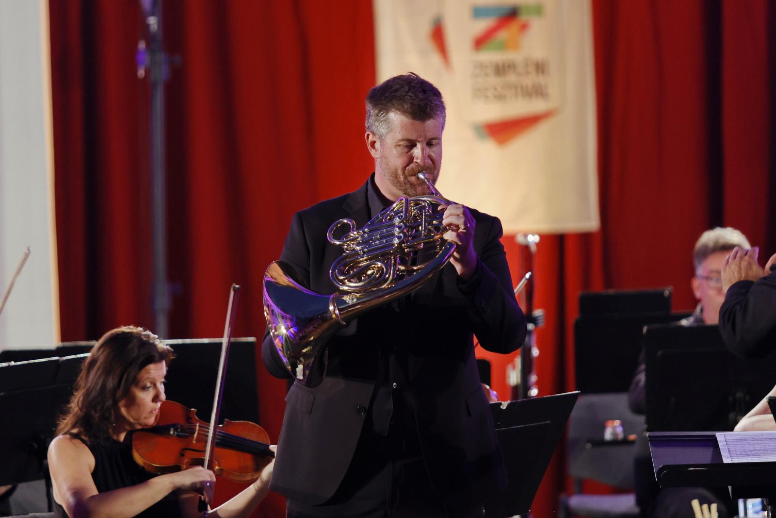 A sátoraljaújhelyi Nyáresti szerenád szólistája: Mácsai Zoltán kürtművész