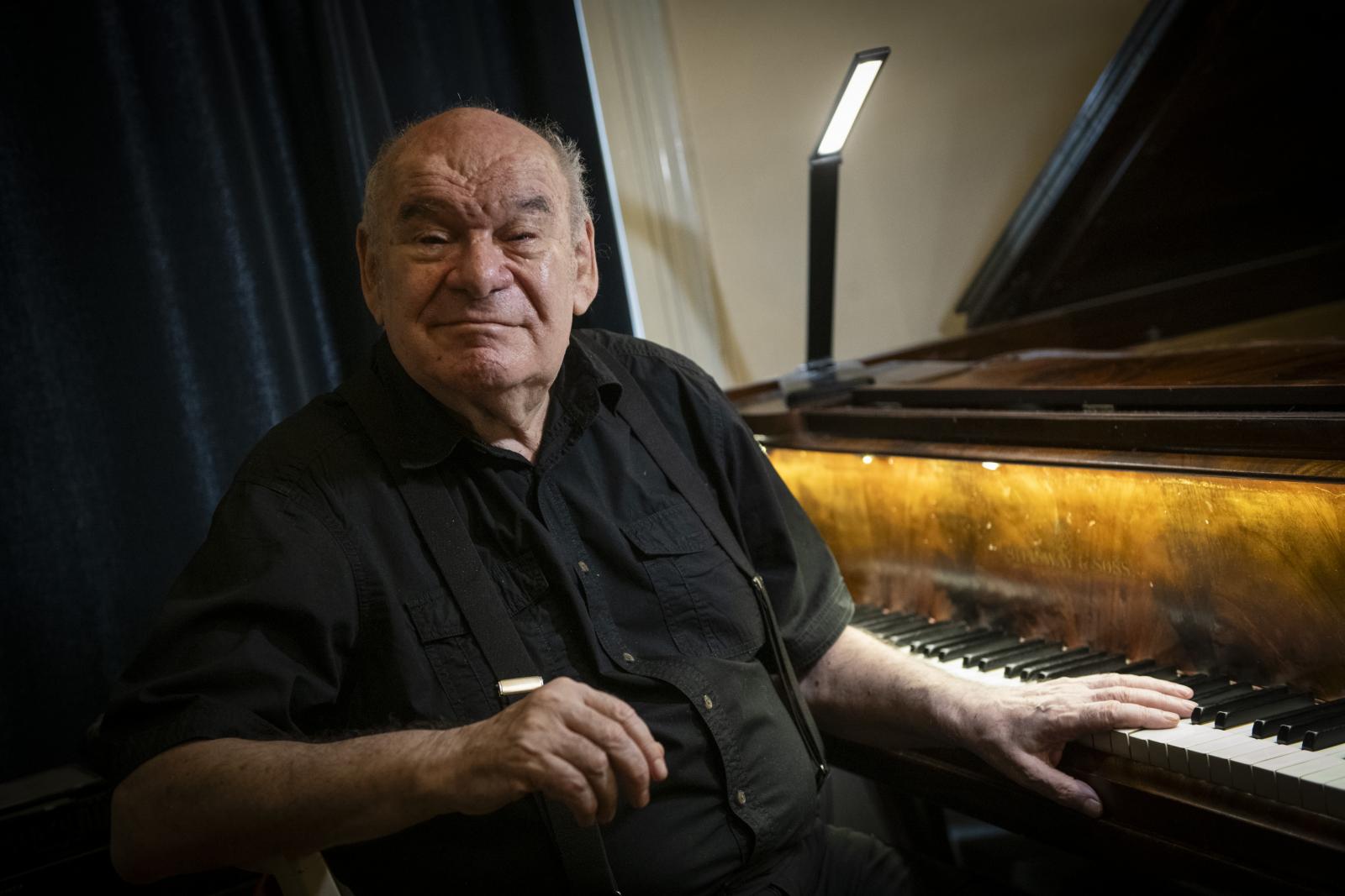 Fellegi Ádám
zongoraművészt
felháborította
a Soros György
elleni gyűlöletkampány,
és
úgy érezte, hogy
meg kell védeni
a becsületét