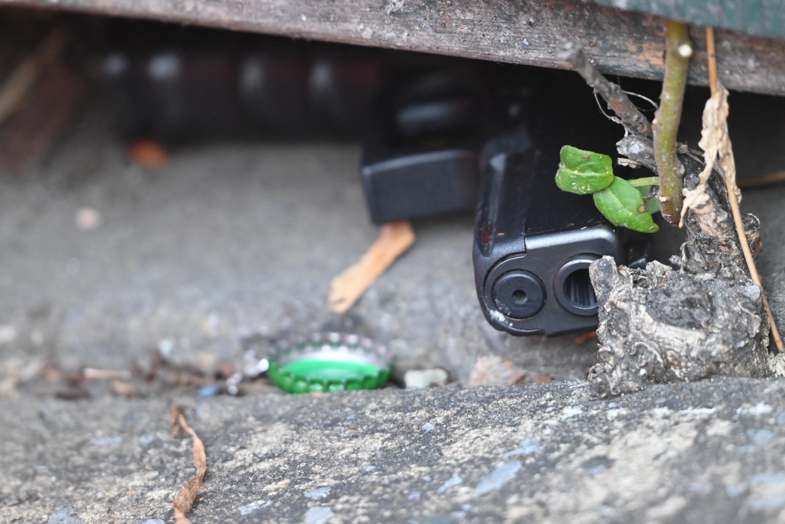 Ezt a fegyvert találták meg a lövöldözés közelében.