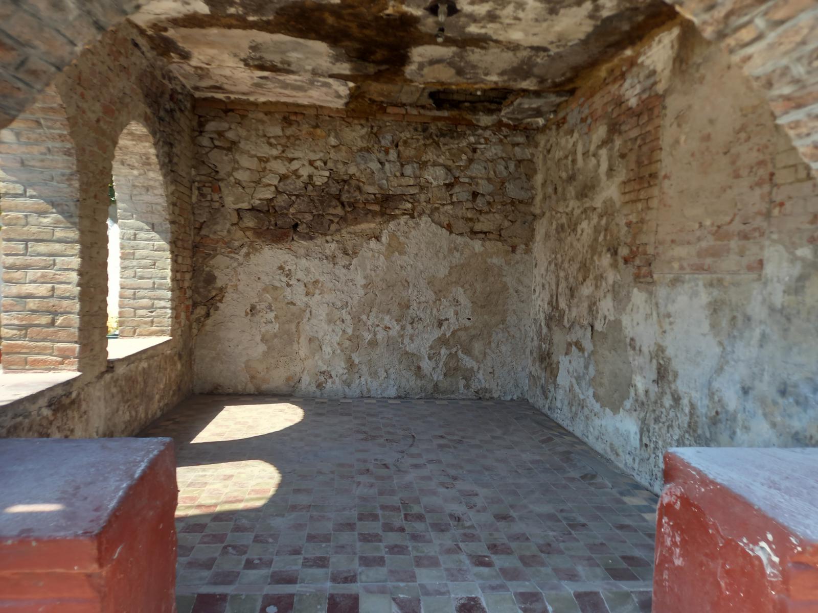 Csupasz falak – így néz ki az épület a rombolás után