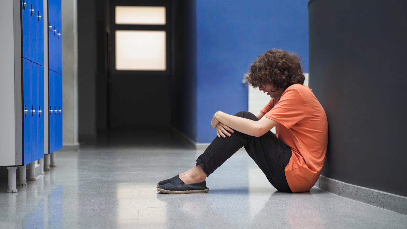 A gyerek önmagát hibáztatja, hogy nem volt ereje kilépni a helyzetből, hogy teljesen lefagyott, hogy nem tudott cselekedni, a szexuális abúzus áldozata tipikusan önmagát kezdi okolni