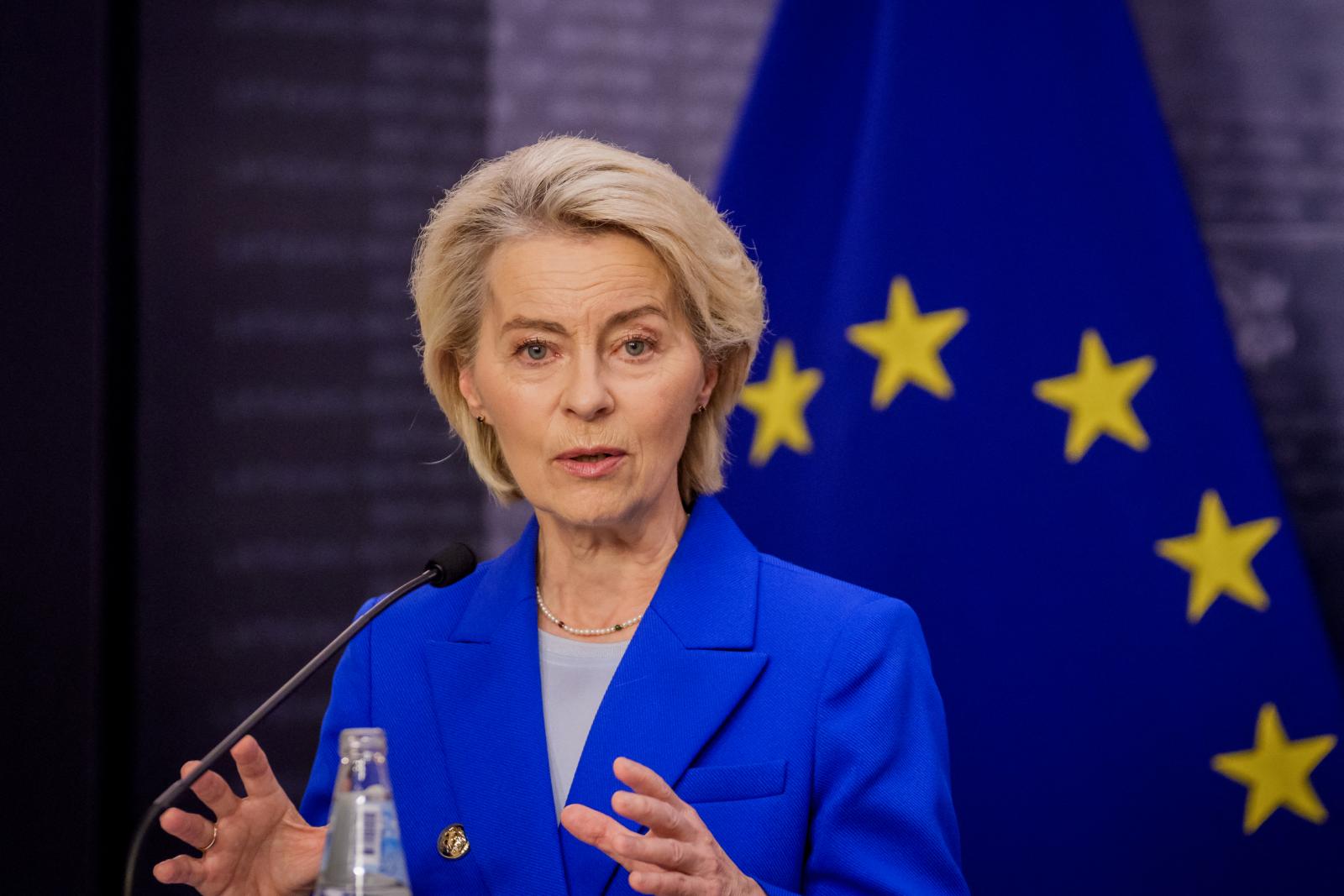 Bírálók szerint az EU, élén Ursula von der Leyen bizottsági elnökkel egyenlőtlen megállapodást hozott össze az USA-val