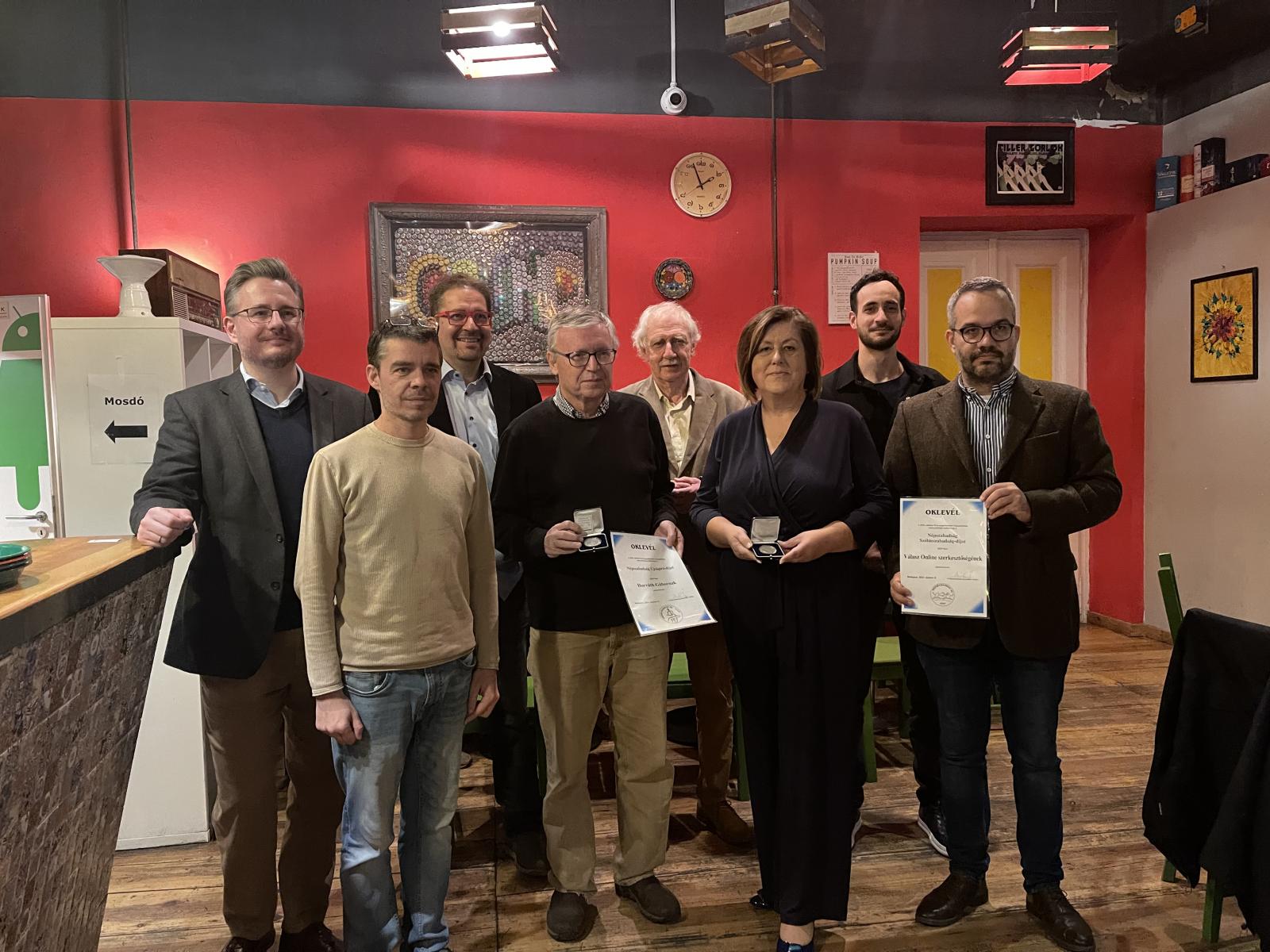 Horváth Gábor a Válasz Online kitünttettjeivel