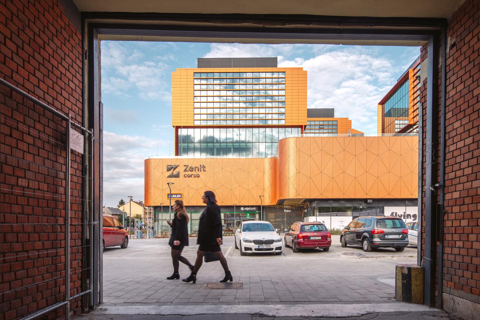 Ma adják át a Zenit Corso bevásárlóközpontot a Bosnyák tér mögött