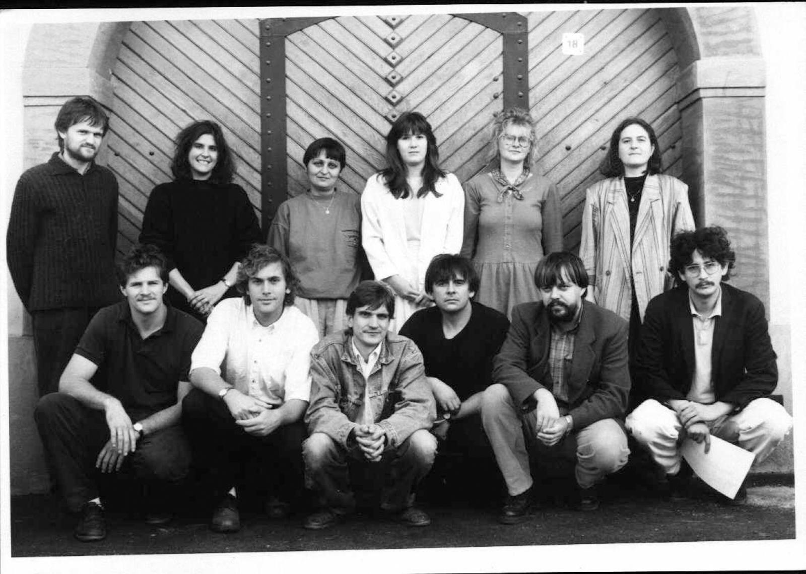 A Gandhi Gimnázium induló tanárcsapata 1994-ben. Az álló sorban a harmadik Orsós Anna