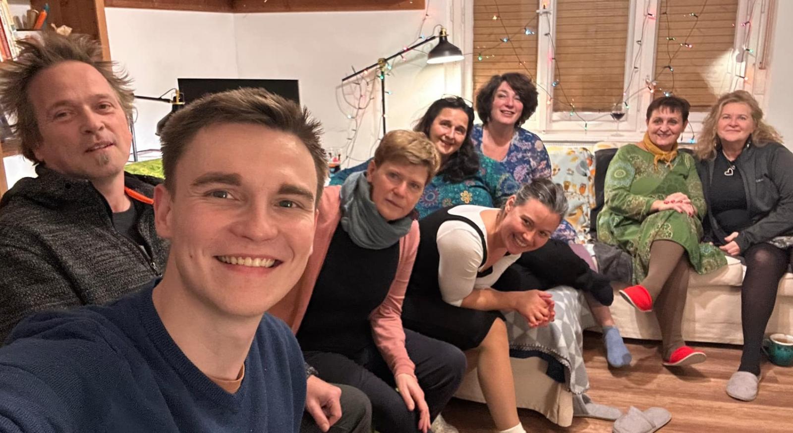 Orsós Anna a Pécsi Egyetem romológia tanárszakának hallgatóival Barcelonában 2020-ban