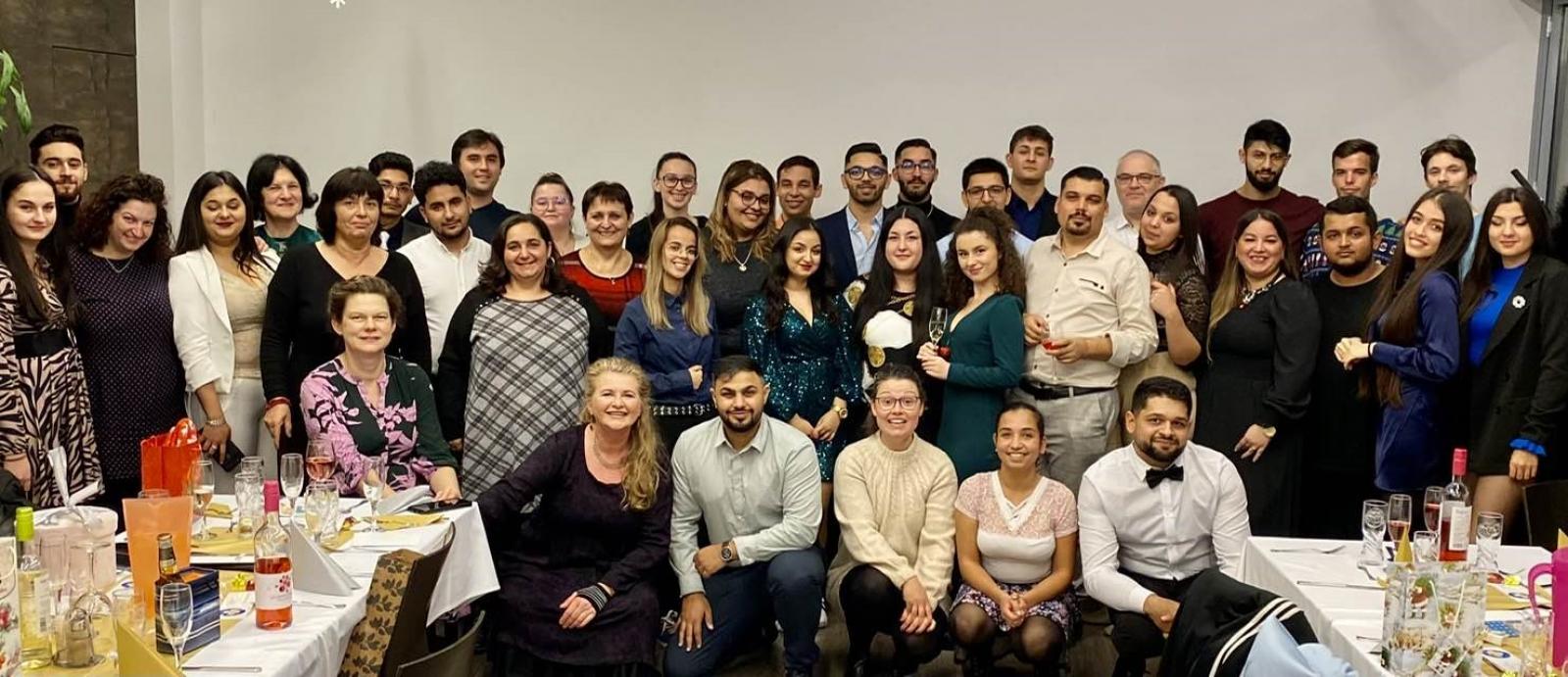 Orsós Anna a Pécsi Egyetem romológia tanárszakának hallgatóival Barcelonában 2020-ban