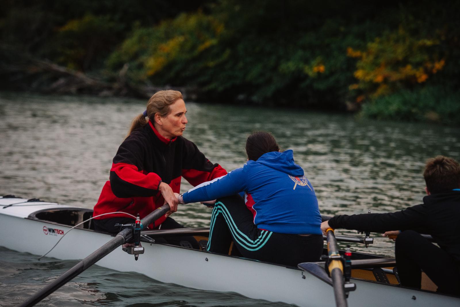A bal szélen Árvai András vezető edző