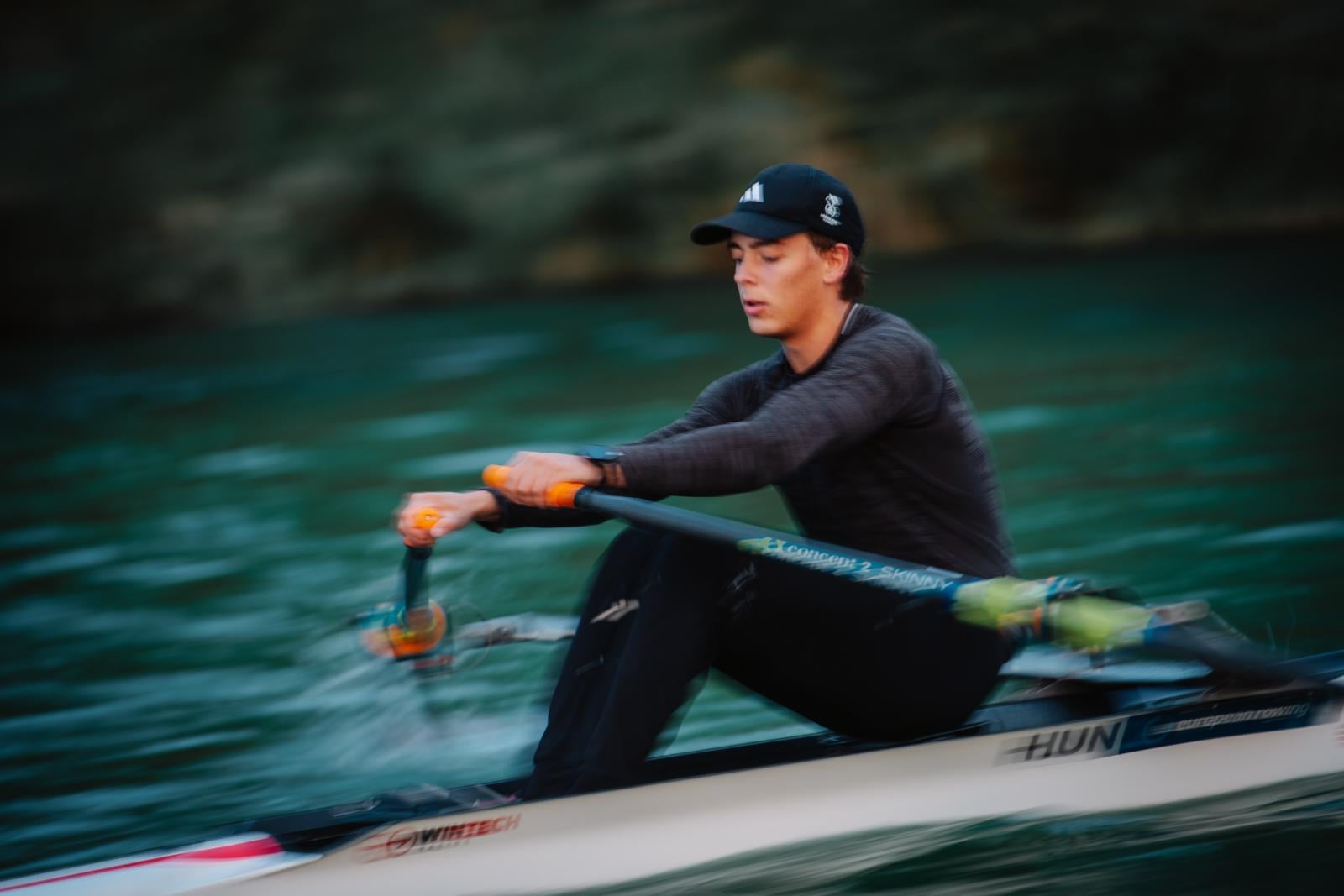 A bal szélen Árvai András vezető edző