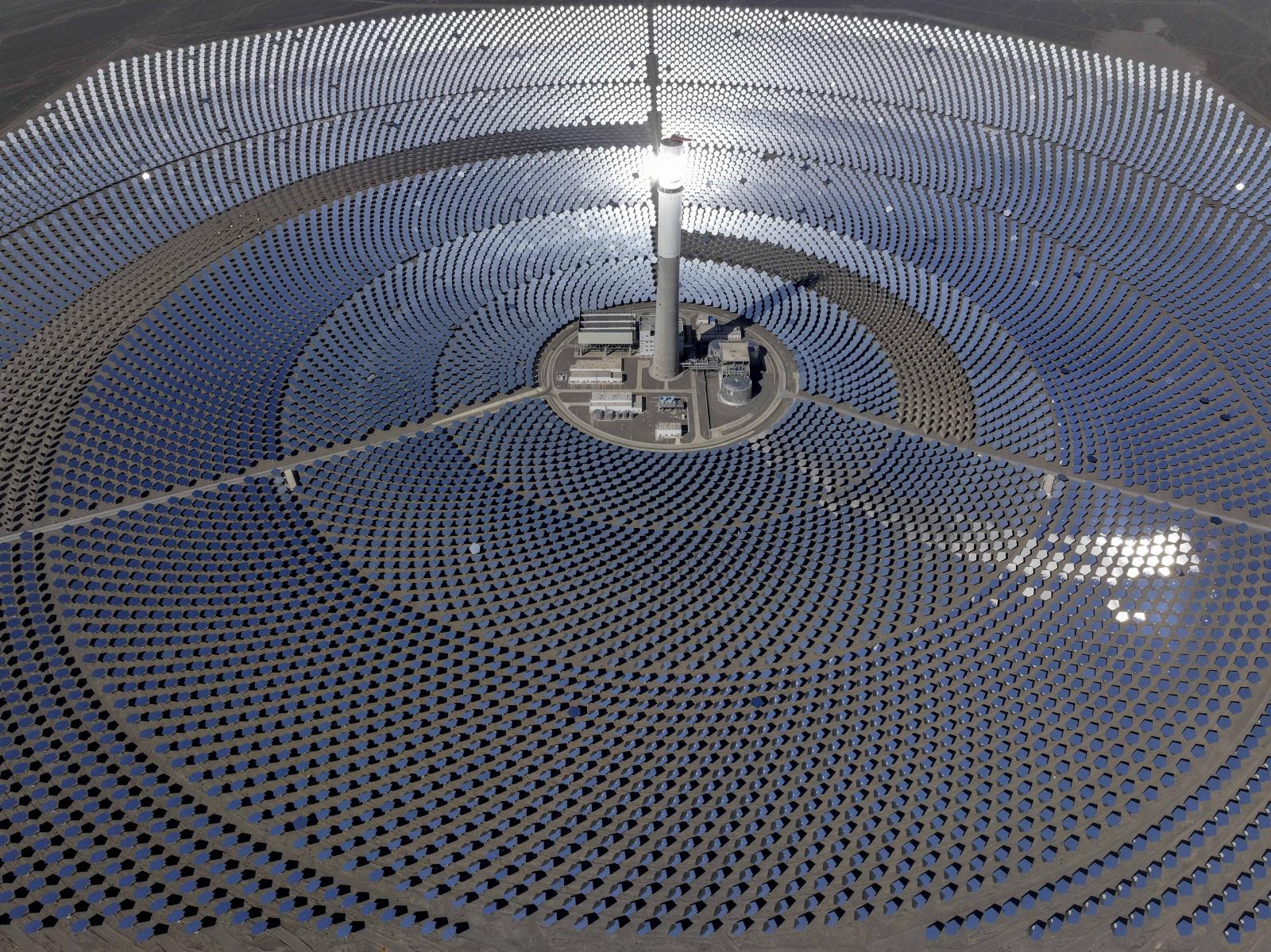 Napelempark Kínában – a kelet-ázsiai ország a zöldenergiák felhasználása területén hatalmas előnyt szerzett