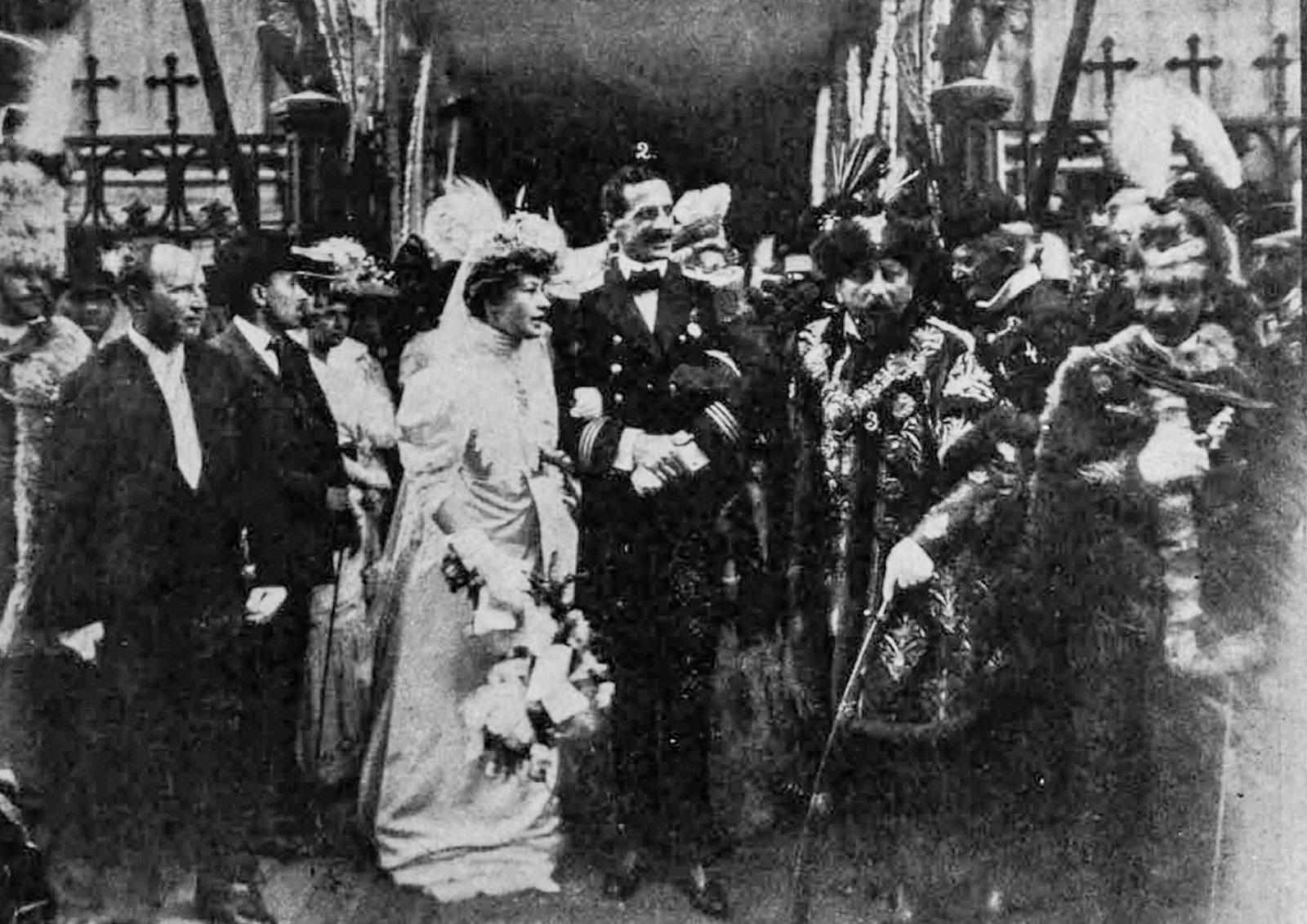 A herceg és a
grófkisasszony
az Egyetemi
templomban
rendezett, 1906-
os esküvőjükön