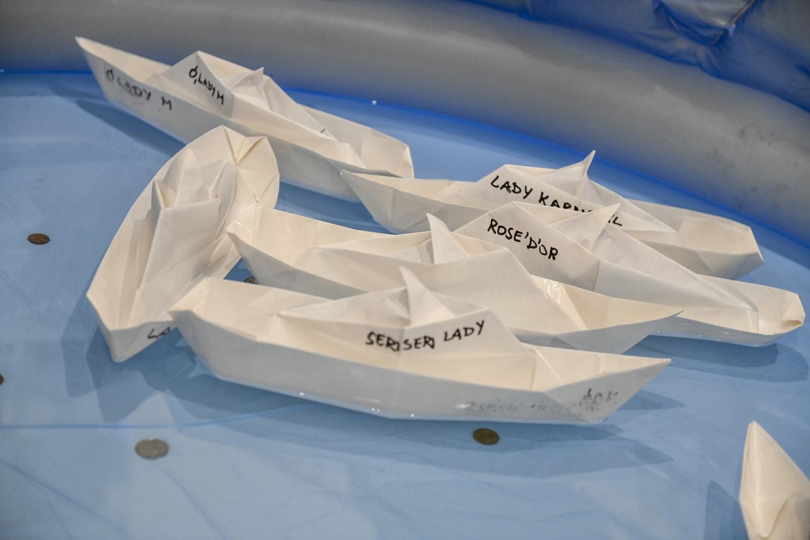 Papírjachtok a közpénzveszejtő medencében