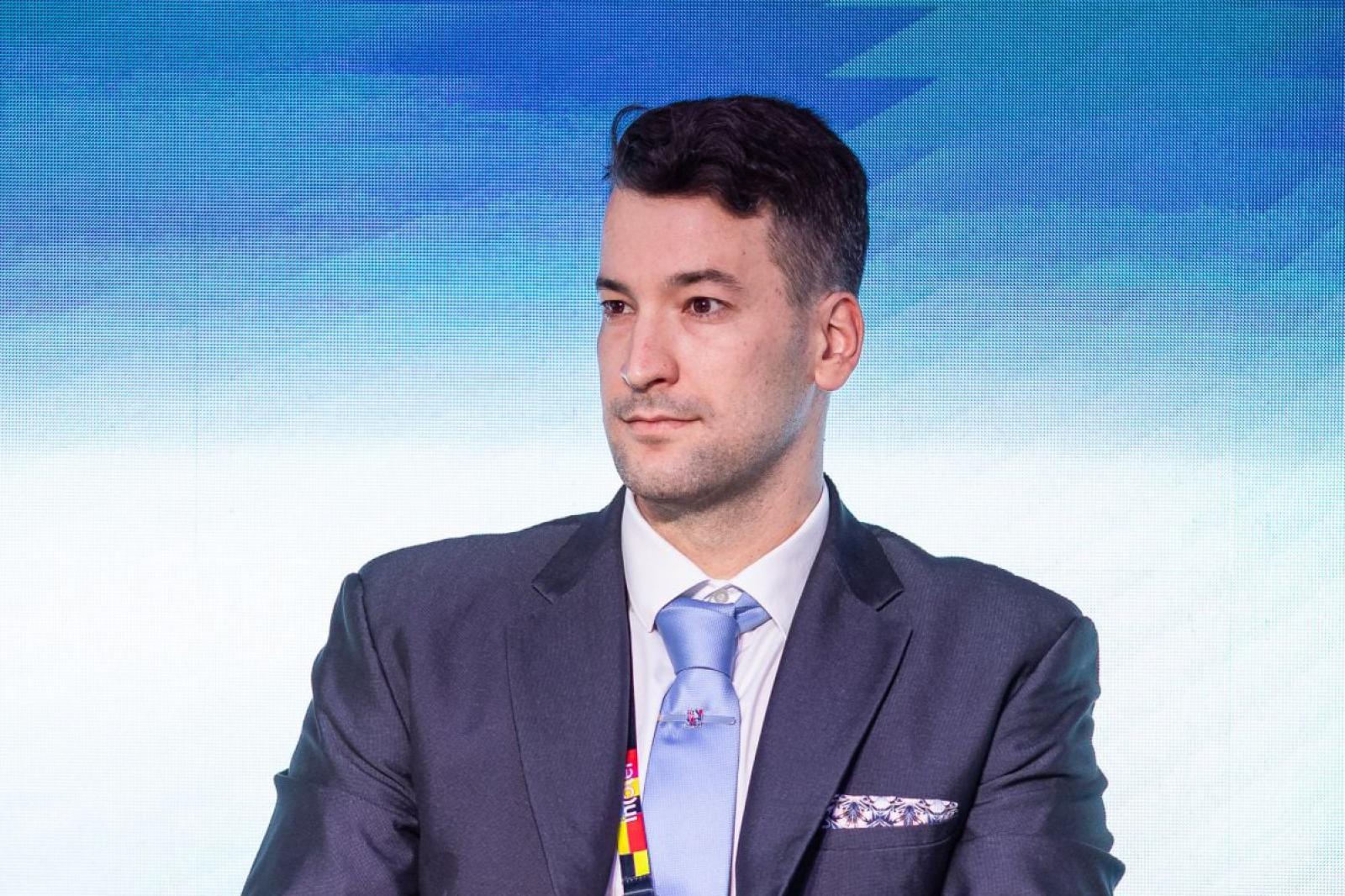 Takács Márk szerint ha a harcoló egységek parancsnokainak a kezét nem kötné meg Olekszandr Szirszkij és köre mindenféle beleszólással, az csodás eredményekre vezetne