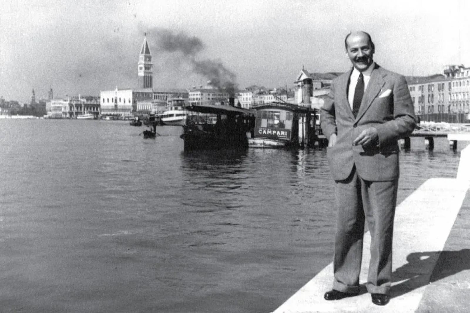 Albert Göring
egy snájdig,
igazi társasági
úriember volt,
akire, ahogy
ma mondanák,
buktak a
nők – harmadik
felesége például
cseh szépségkirálynő
volt