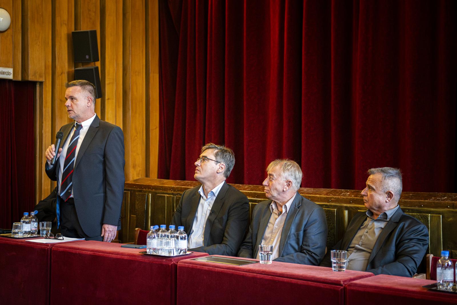 Takács Péter, a BKV vezérigazgatója a válllalat dolgozói fórumán november 17-én