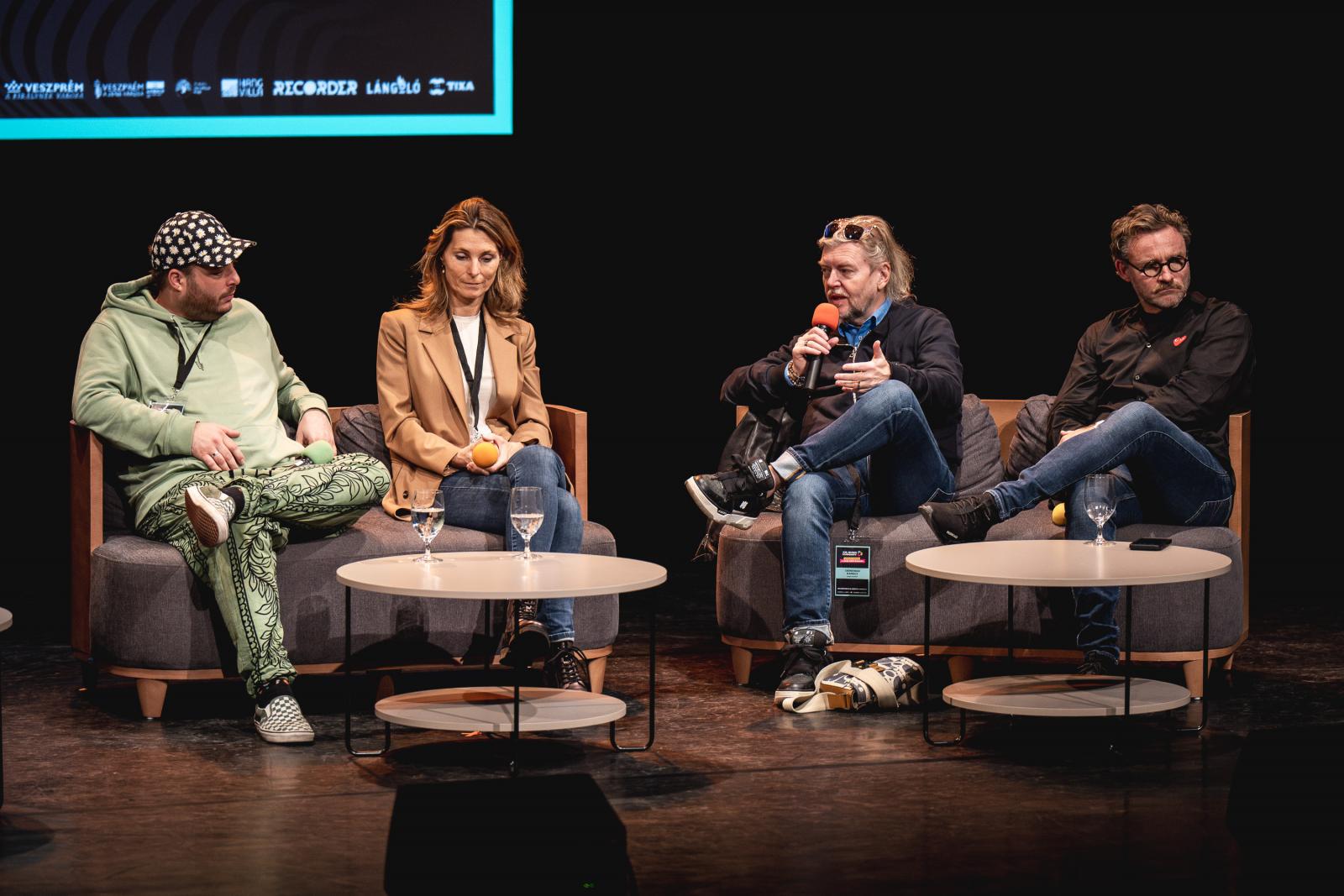 Kálocz Tamás, Valde Orsolya, Gerendai Károly és Lobenwein Róbert Veszprémben, a Hangvillában rendezett beszélgetésen