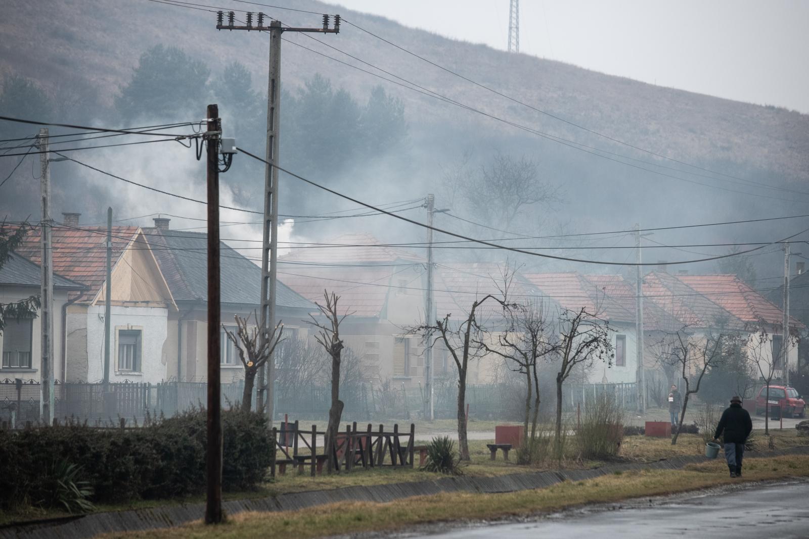 Több százezer magyar házban fával vagy gázkonvektorral fűtenek