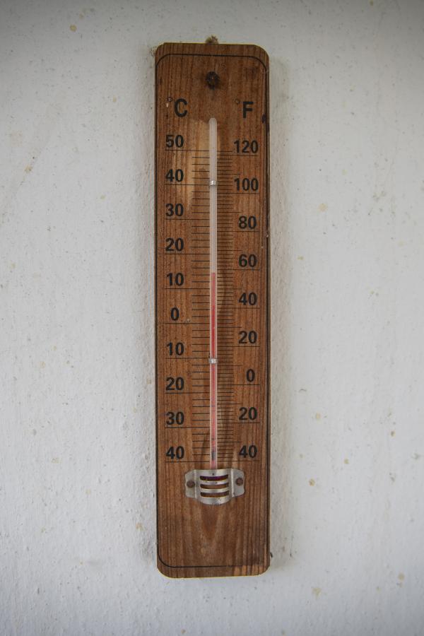 Kötelező kellék a faluban, szinte az összes házban láttunk hőmérőt
