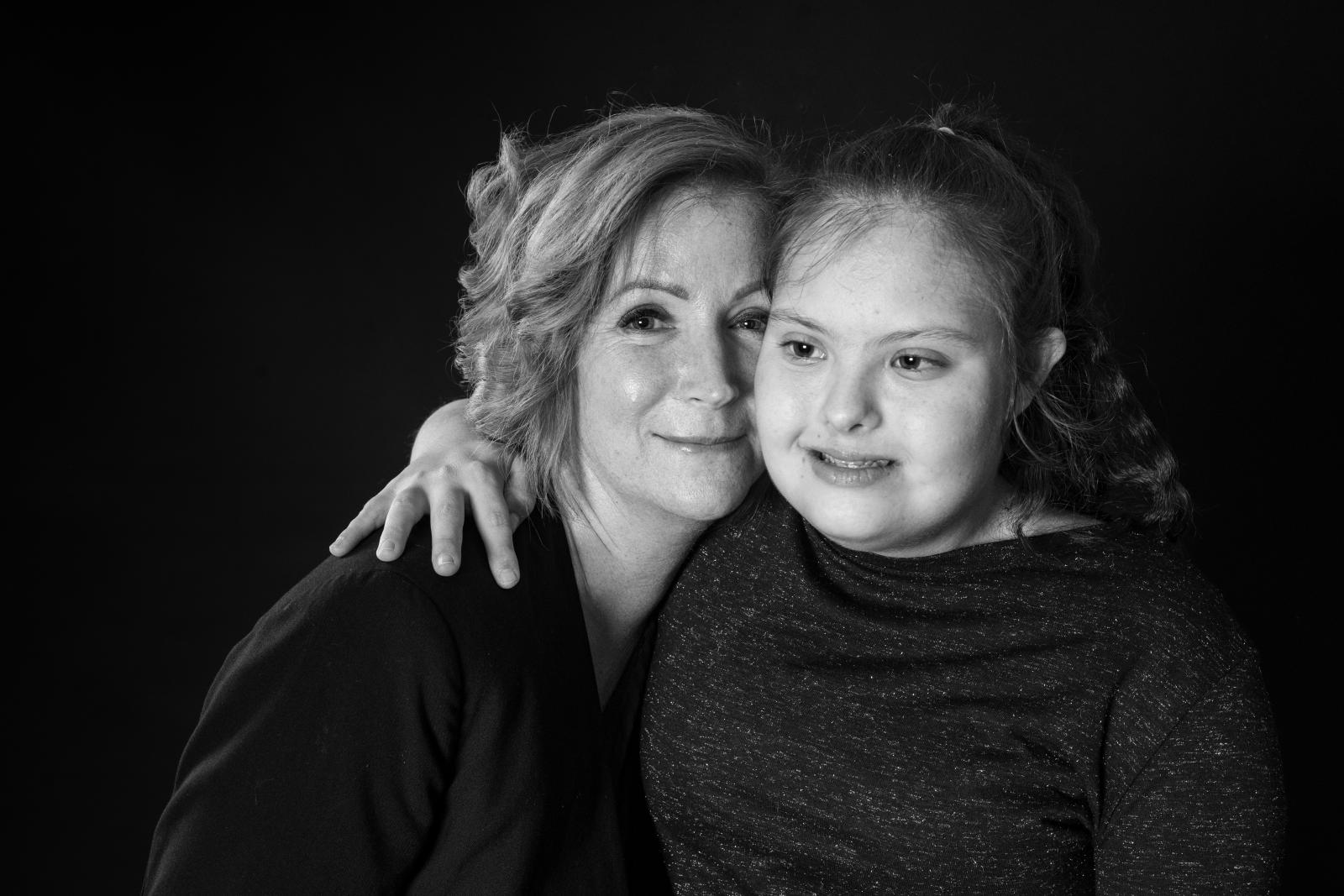 A Barcsi Szivárvány Egységes Gyógypedagógiai Módszertani Intézmény EGYMI „Mert hozzád tartozom” című fotókiállítása a Barcsi Városi Könyvtárban.
Fotón: Papp Henrietta