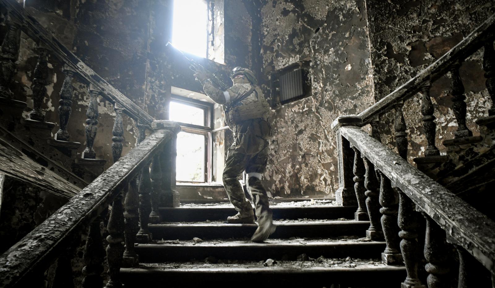 Az épület belseje, nem sokkal a támadás után.