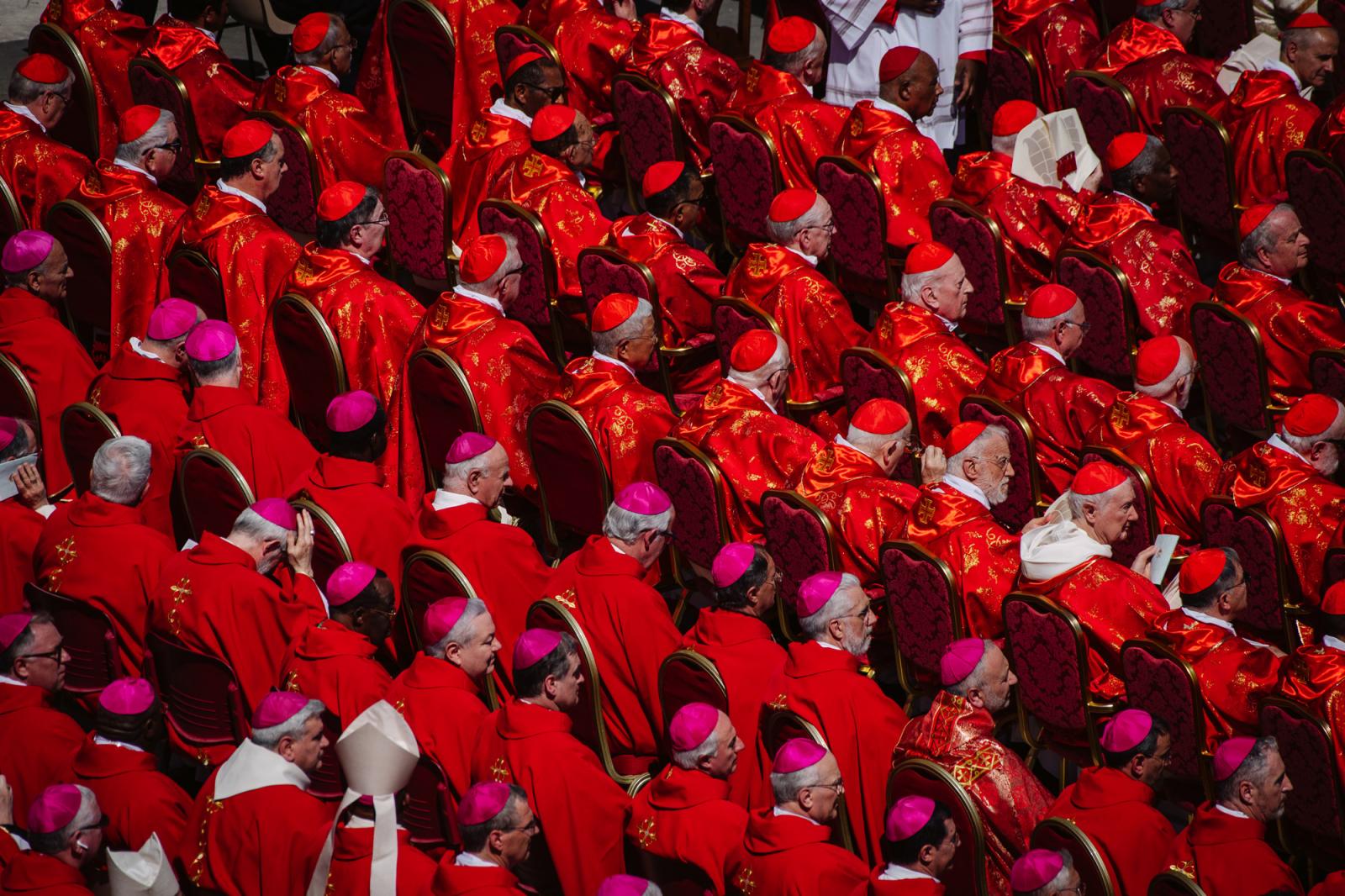 A Magyar Orvosi Kamara (MOK) által szervezett tüntetés Budapesten a Kossuth téren 2025. március 8-án