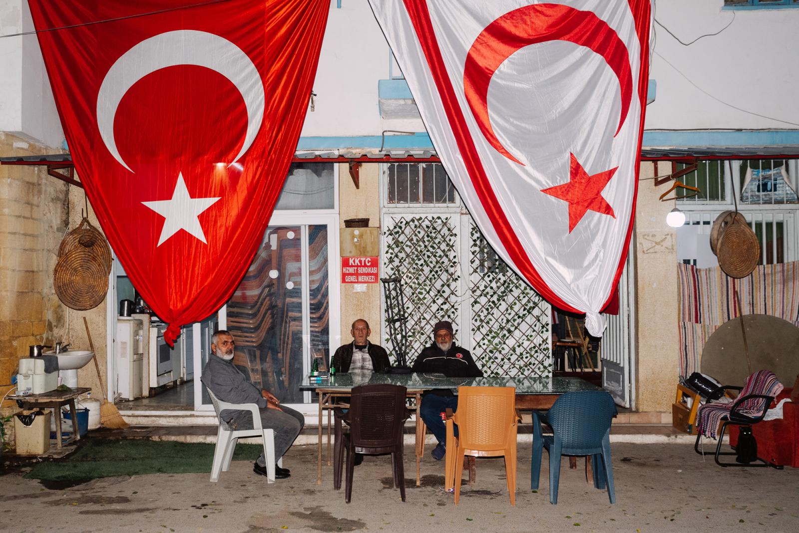 A Magyar Orvosi Kamara (MOK) által szervezett tüntetés Budapesten a Kossuth téren 2025. március 8-án