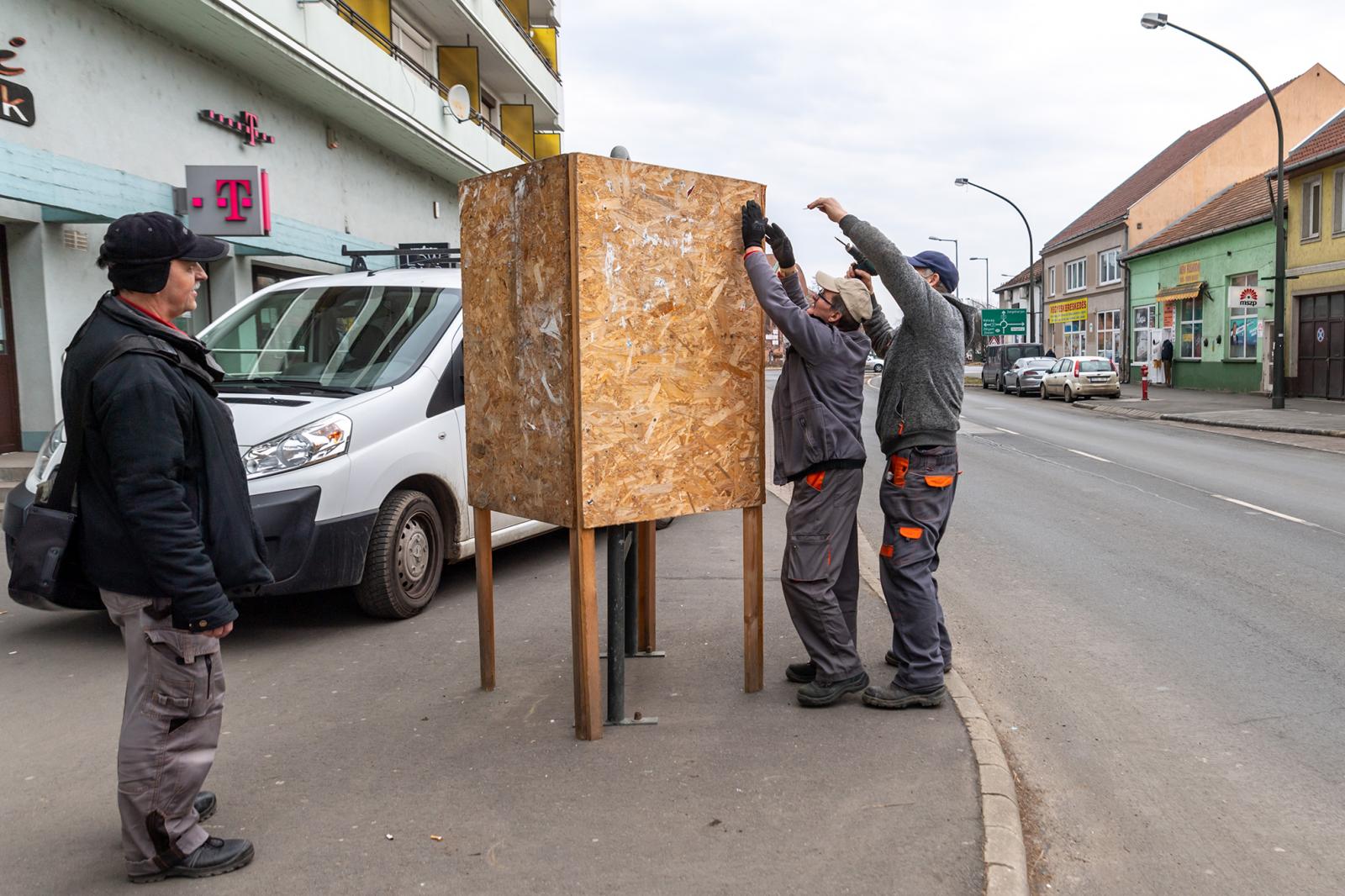Plakáthelyeket állítanak fel Balassagyarmaton a 2022-es kampány­időszak elején