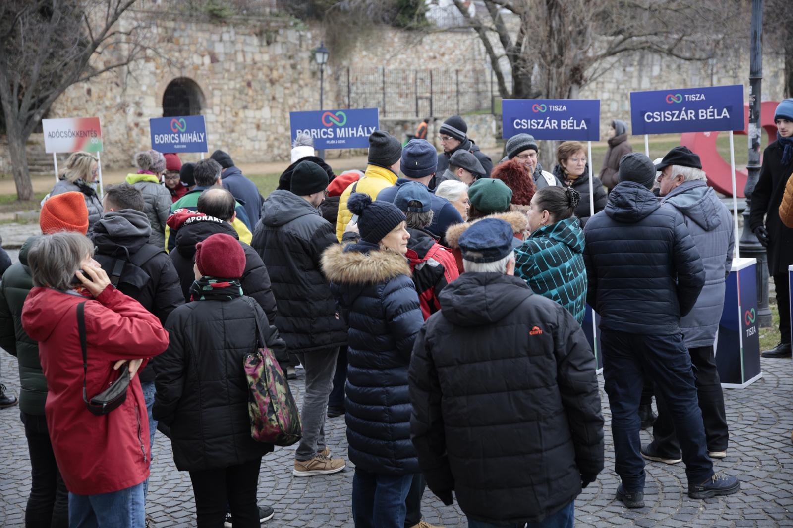 A két nagy párt pillanatok alatt összegyűjtötte a jelöltenként szükséges 500 ajánlást
