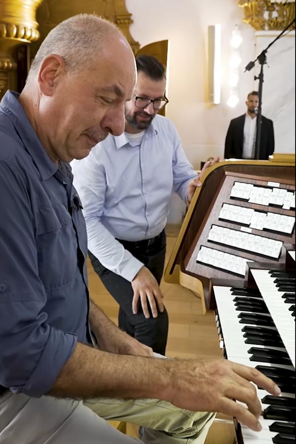 Boci, boci
tarka, se füle,
se farka. Orgonán
eloadja:
Sulyok Tamás
köztársasági
elnök