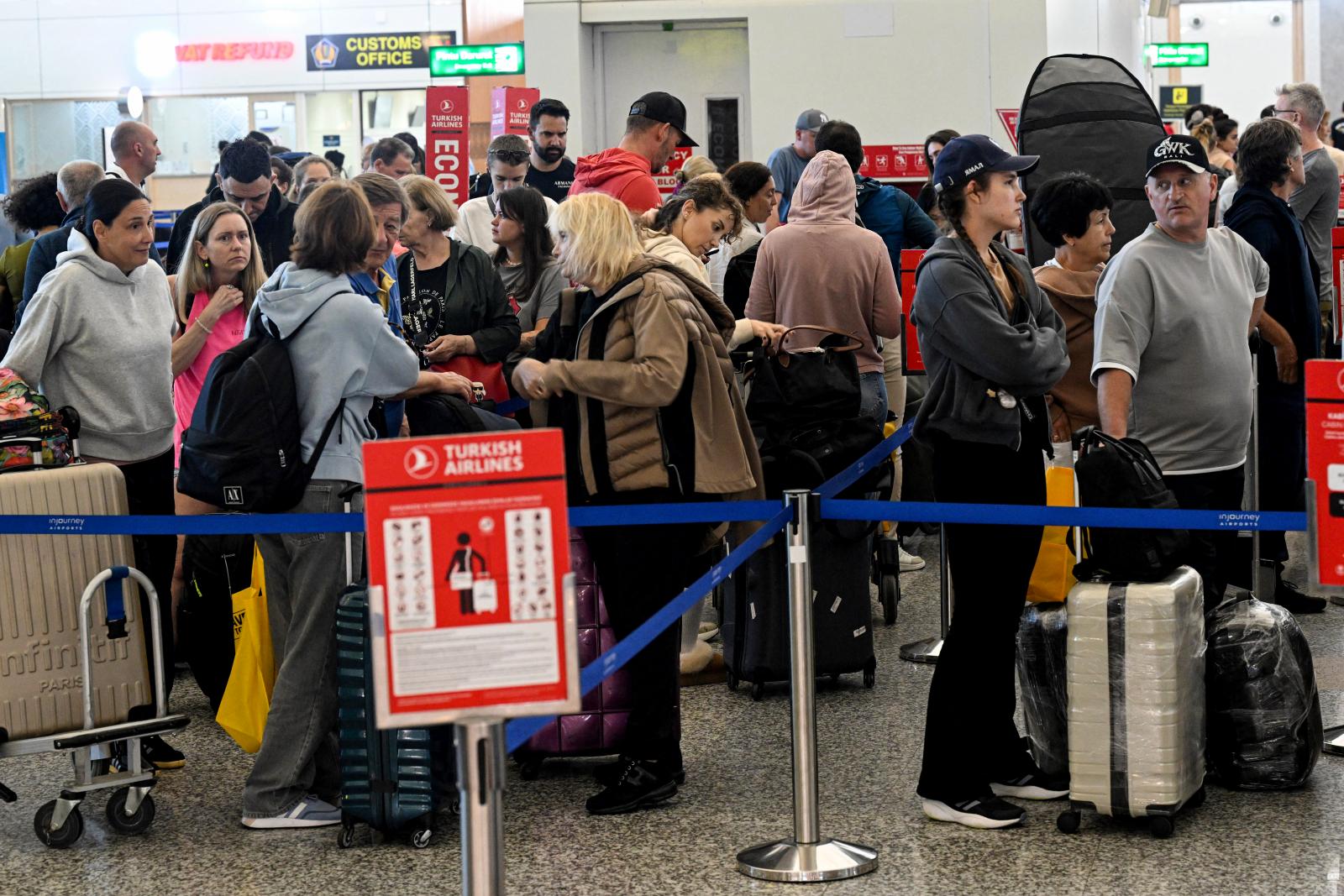 Utasok Balin. A közel-keleti konfliktus komoly fennakadásokat okozott