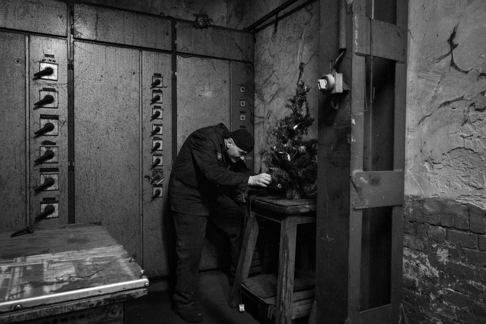 Escher Károly-díj, a legjobb Magyarországon készült hírképért és a Hír- és eseményfotó kategória győztese Szajki Bálint: A forradalom éneke című felvétele 