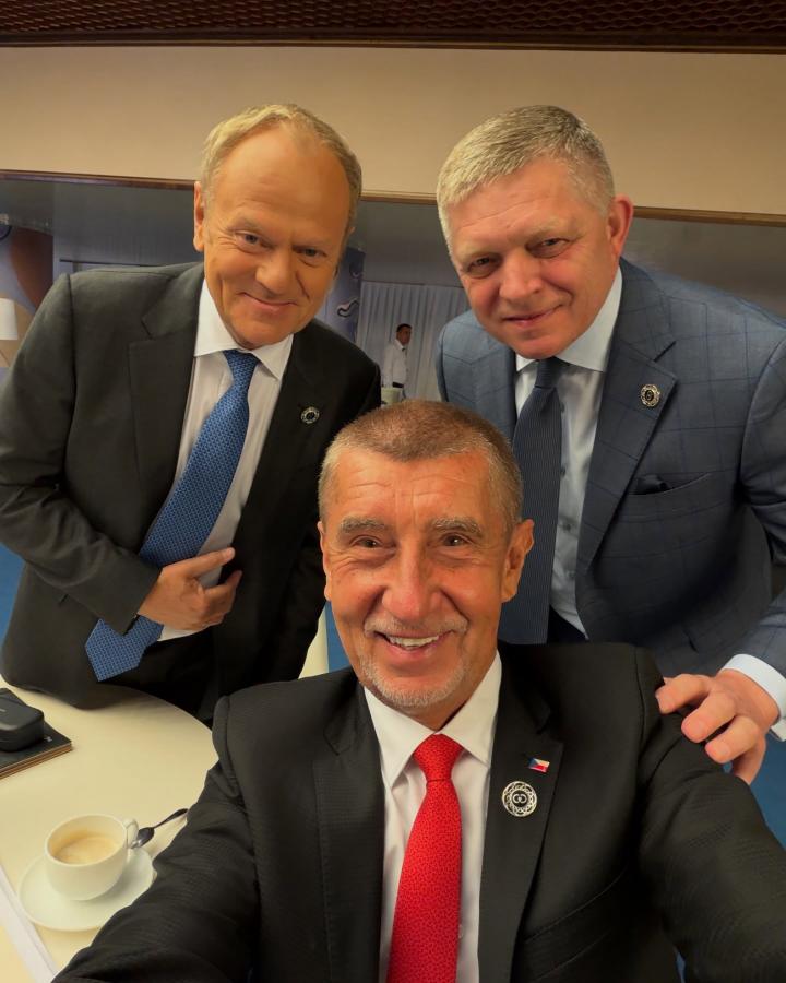  A közelmúltbeli fotó az Orbán nélküli trióról;