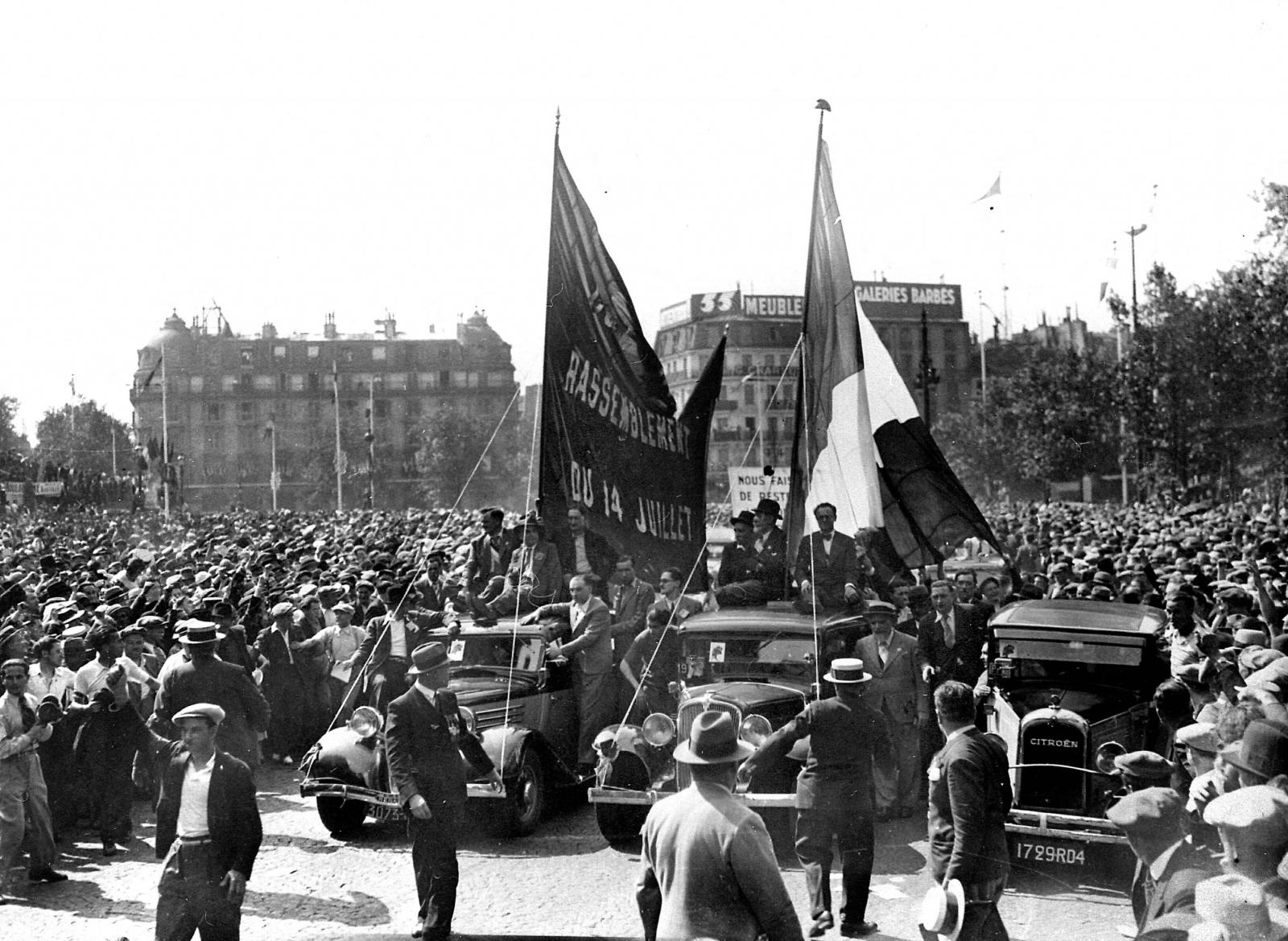 A Népfront nem hivatalos megalakulása, az 1935. július 14-i tömegtüntetés