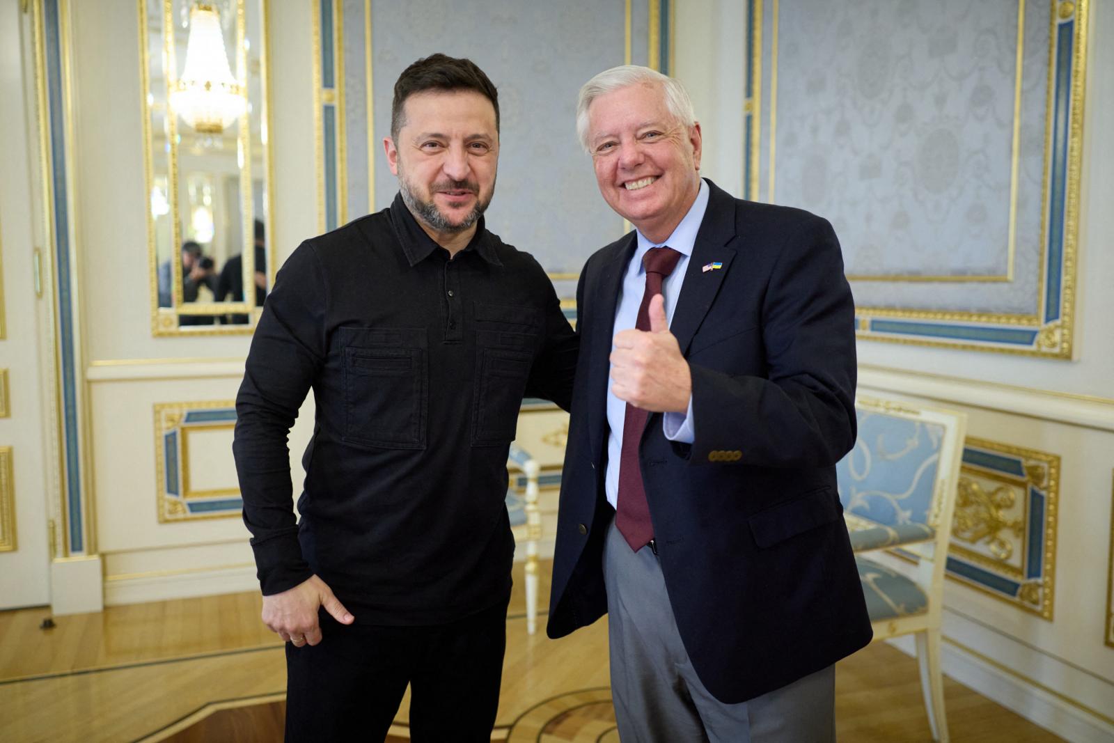 Röviddel halála előtt Lindsey Graham még Ukrajnában, Volodimir Zelenszkij elnöknél járt