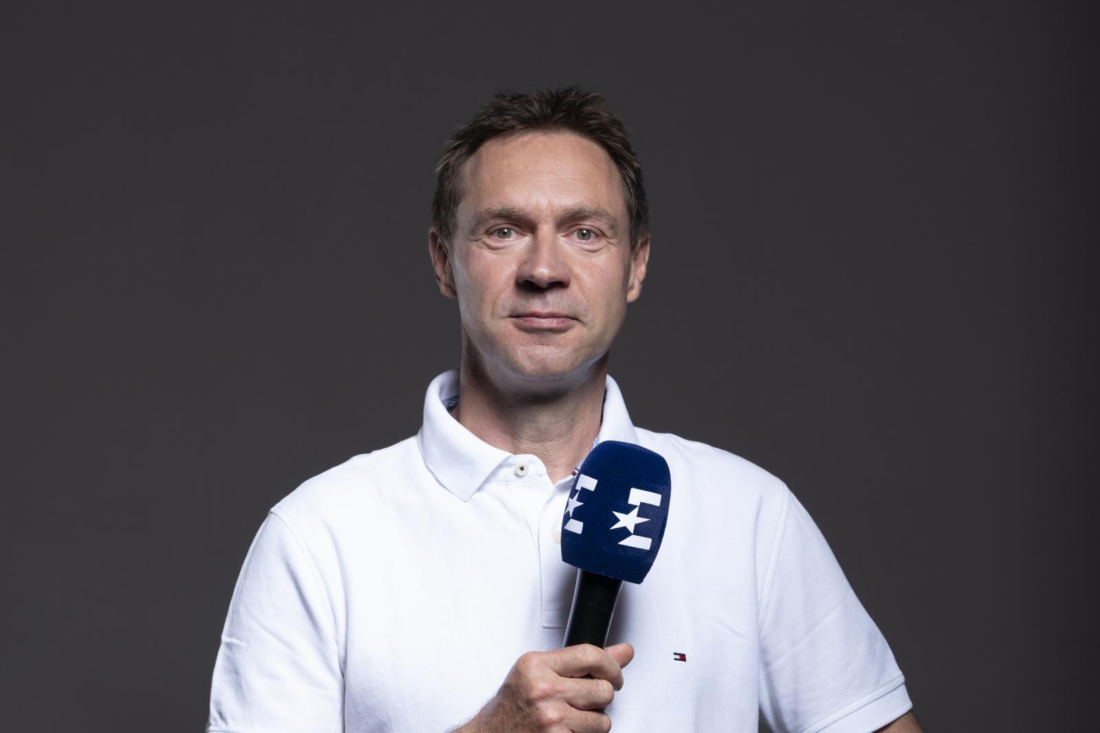 Jens Voigt az Eurosport szakértőjeként dolgozik a Tour de France-on, egy motoron ülve halad a mezőnyben