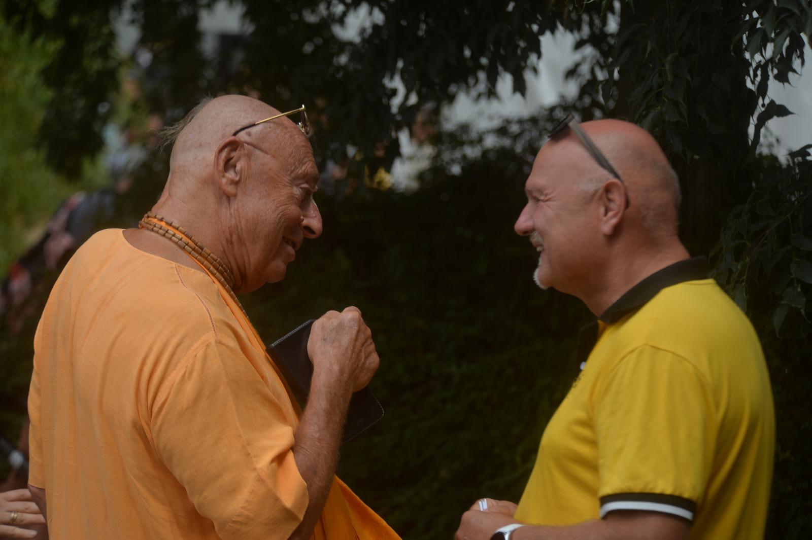 Siwarama Swami lelki tanítómester és Móring József Attila, a térség volt KDNP-s képviselője: a NER nem igazán akarta látni a történelmi egyházakon kívüli színeket