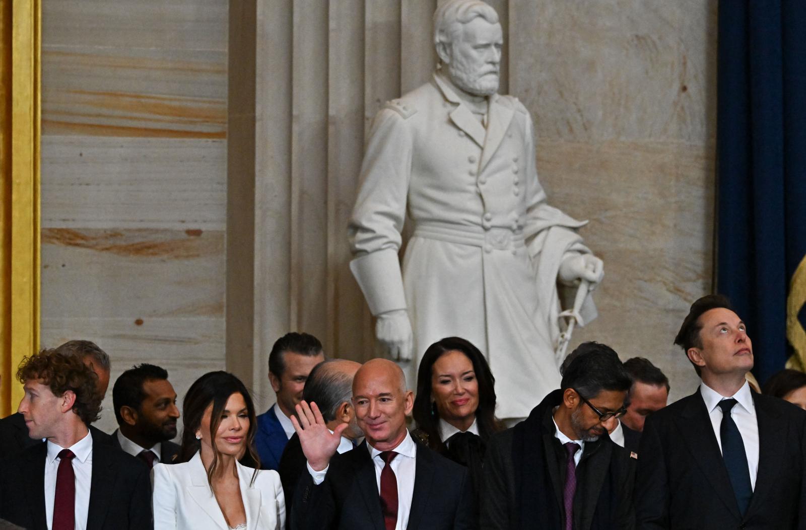 Gazdag emberek a washingtoni Capitoliumon Donald Trump elnöki beiktatásán 2025. január 20-án
