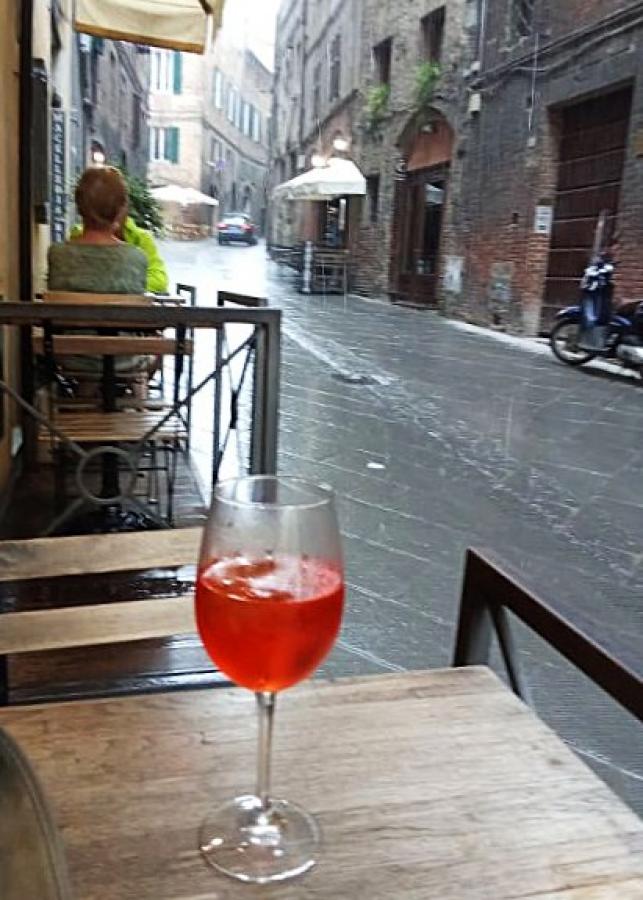 Egy Aperol Spritz Sienában