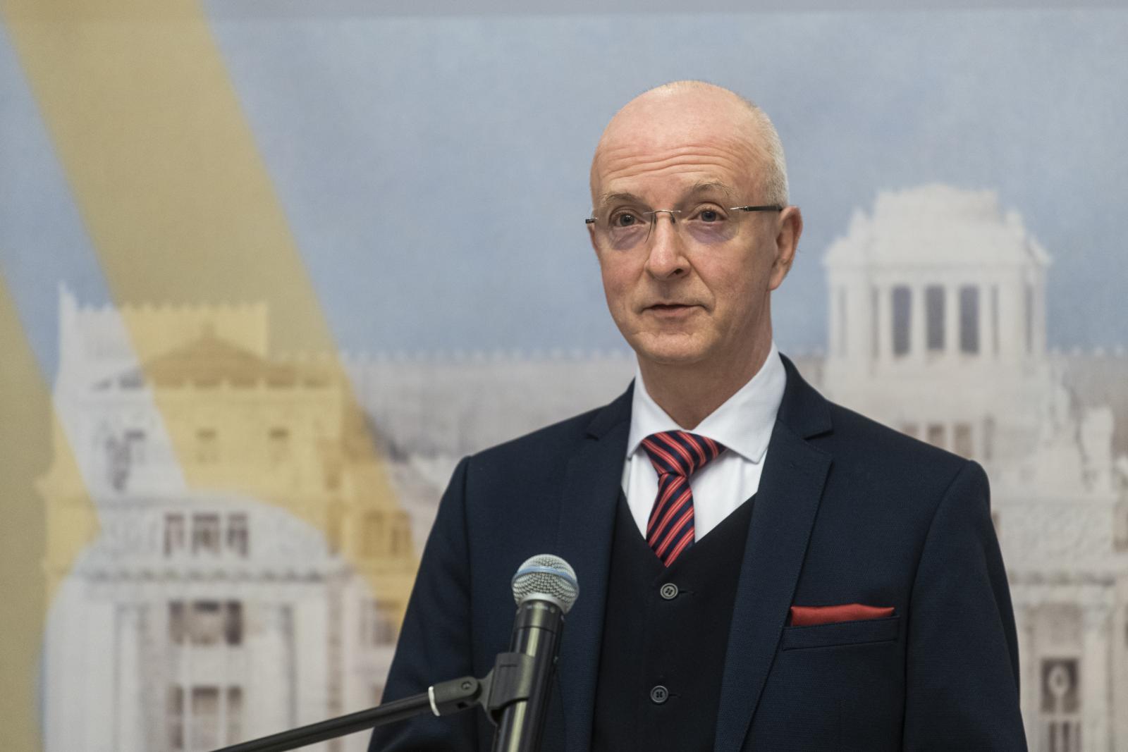 Vajon mit csinál a funkciójában maradó Varga Zs. András Kúria-elnök?