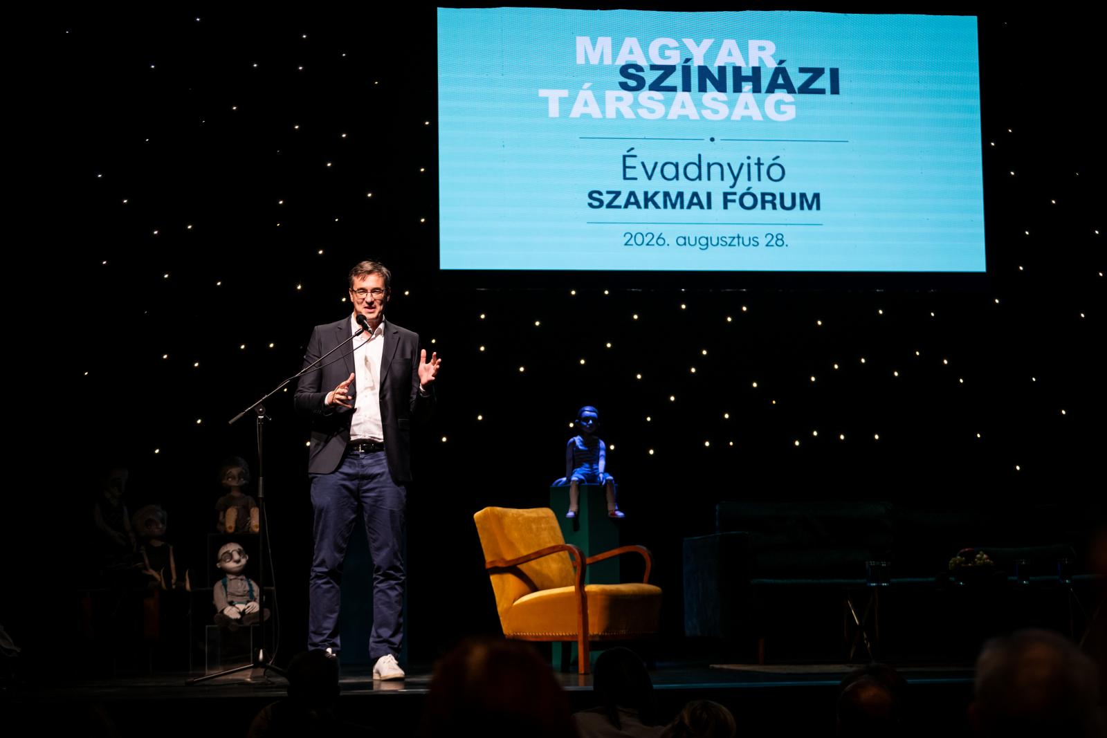 A tíz éves Jeles Bálint is megnyitotta a következő színházi szezont