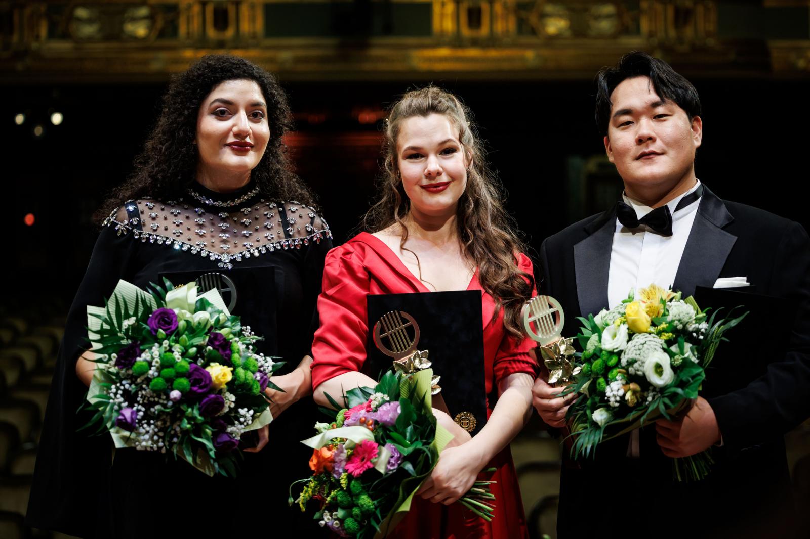  Arpi Sinanyan, Valentina Pravdina és Kim Seokjun