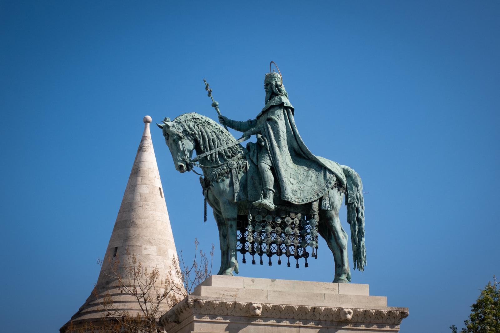 A rendszerváltás előtt alig tucatnyi Szent István-szobor állt az országban, mára úgy másfélszáz lehet