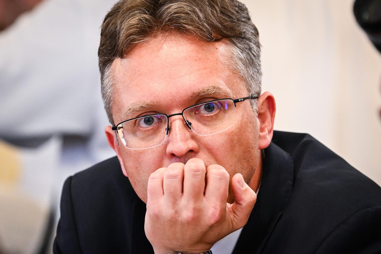 Hankó Balázst a hatóságok egyelőre nem hallgatták ki és mentelmi jogát is élvezi: mindez arra utal, hogy büntetőjogi felelősségét még nem sikerült megállapítani