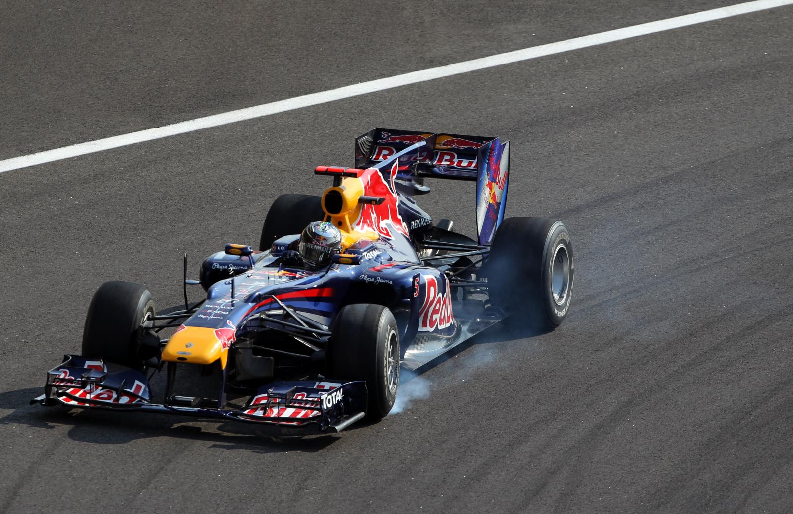 A korábbi V8-as korszakban Sebastian Vettel négy világbajnoki címet zsebelt be