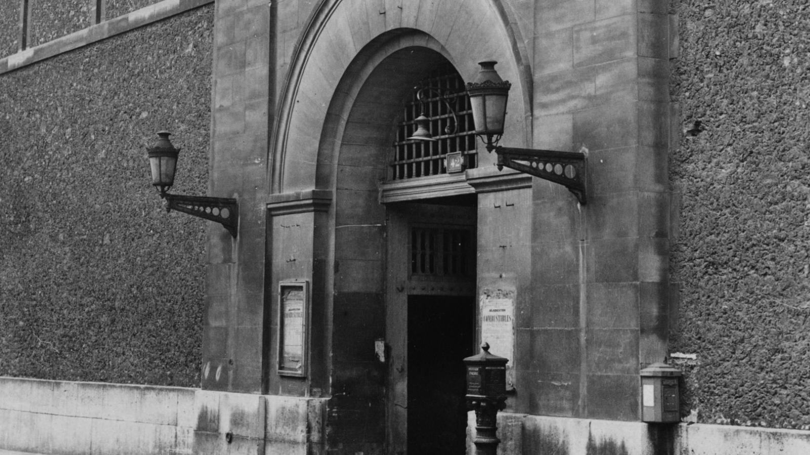 A "szégyenfolt" bejáratra, egy 50 éve készült képen. Fotó: Hulton Archive, Getty Images.
