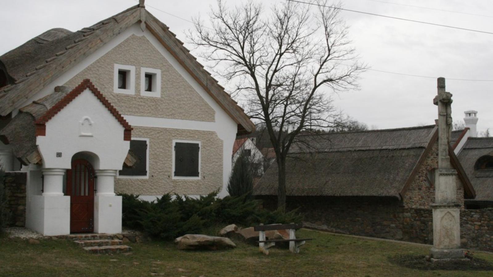 Ház a Balaton-felvidéken. Fotó: Mészáros Annarózsa, Népszava.